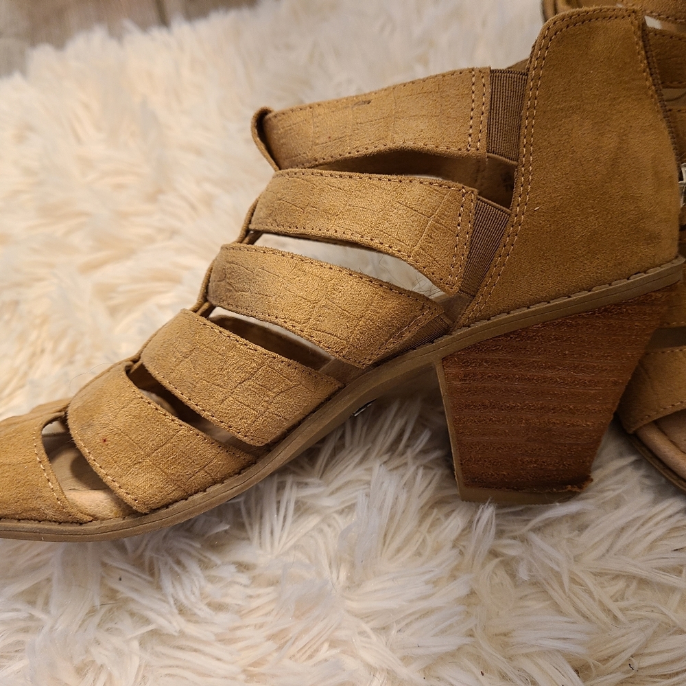 Dr Scholls strap sandle/wedge